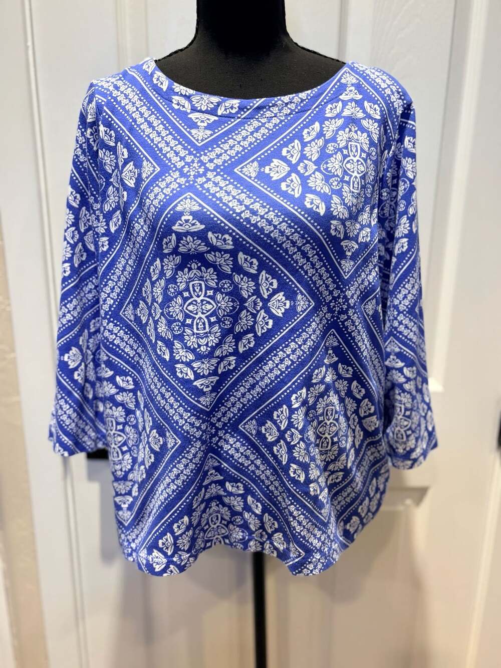 Croft & Barrow Top Size PXL Blue White Bandana Print (175)